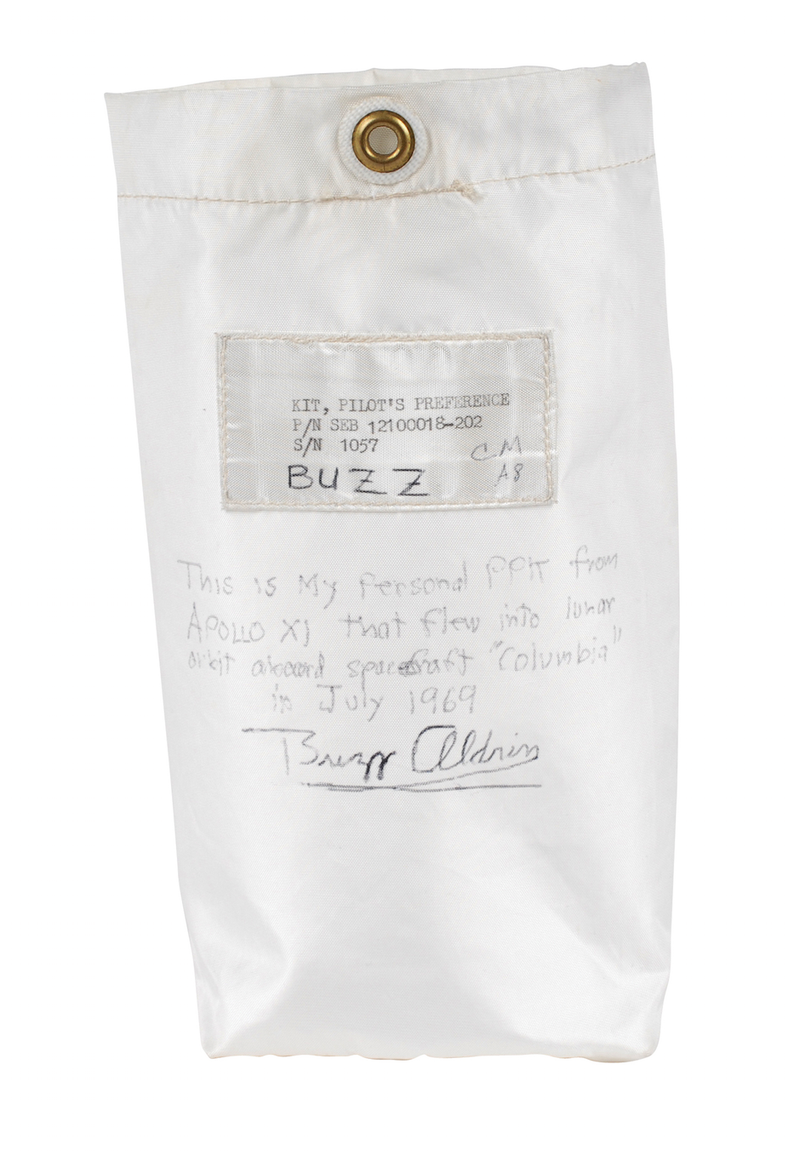 Illustration for article titled Fantastic Space Memorabilia Collection Auctioned for Nearly $700,000